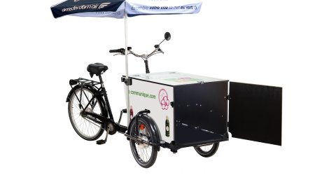 Triporteur vente ambulante avec coffre et parasol personnalisés