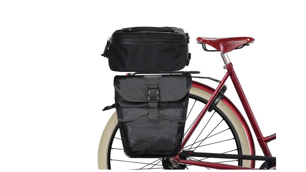 Jeu de 3 sacoches et 1 valise de voyage Ortlieb