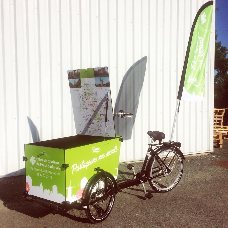 Office de tourisme du Pays Loudunais - Triporteur électrique Publicité.