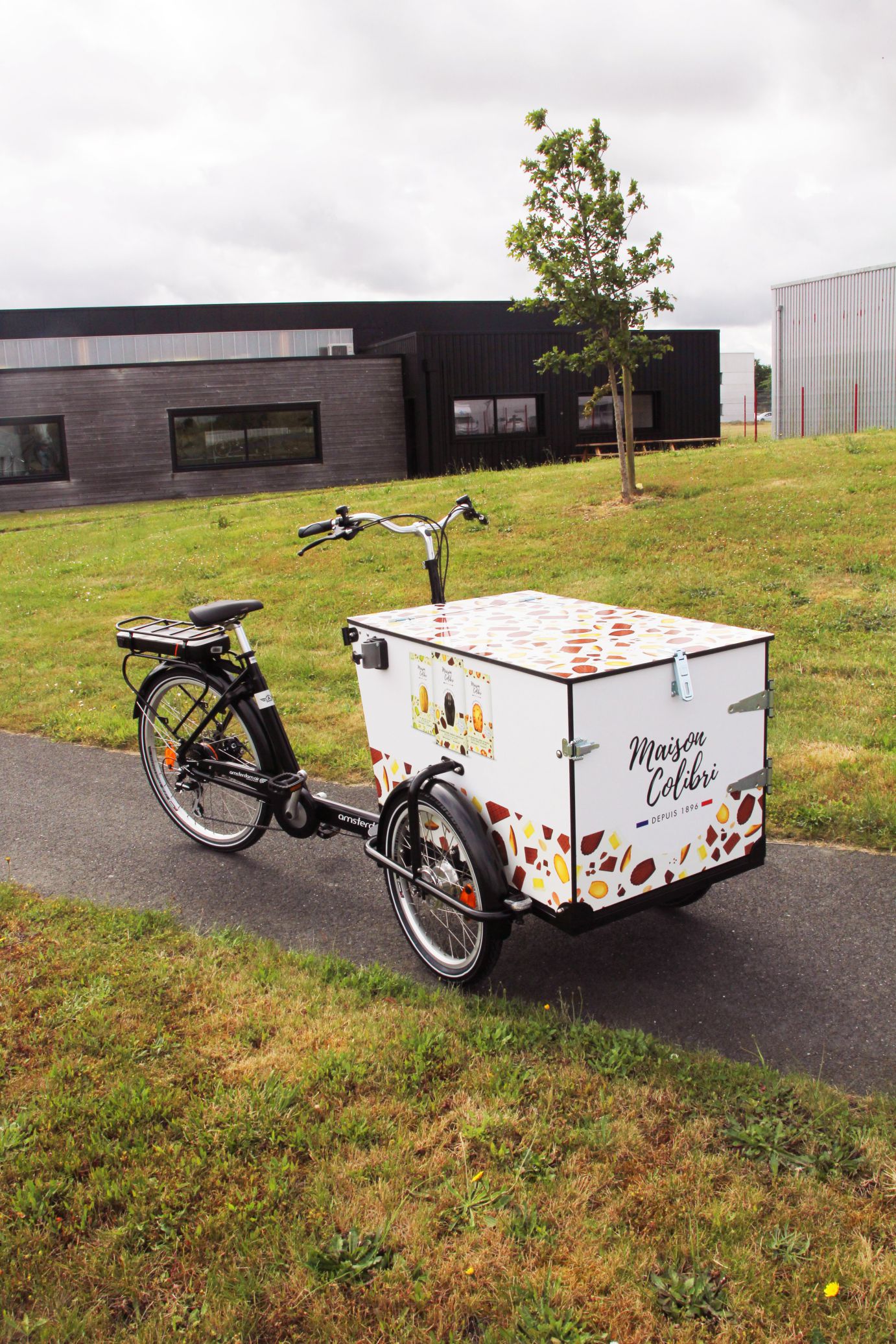 Maison Colibri - Triporteur électrique Publicité. 