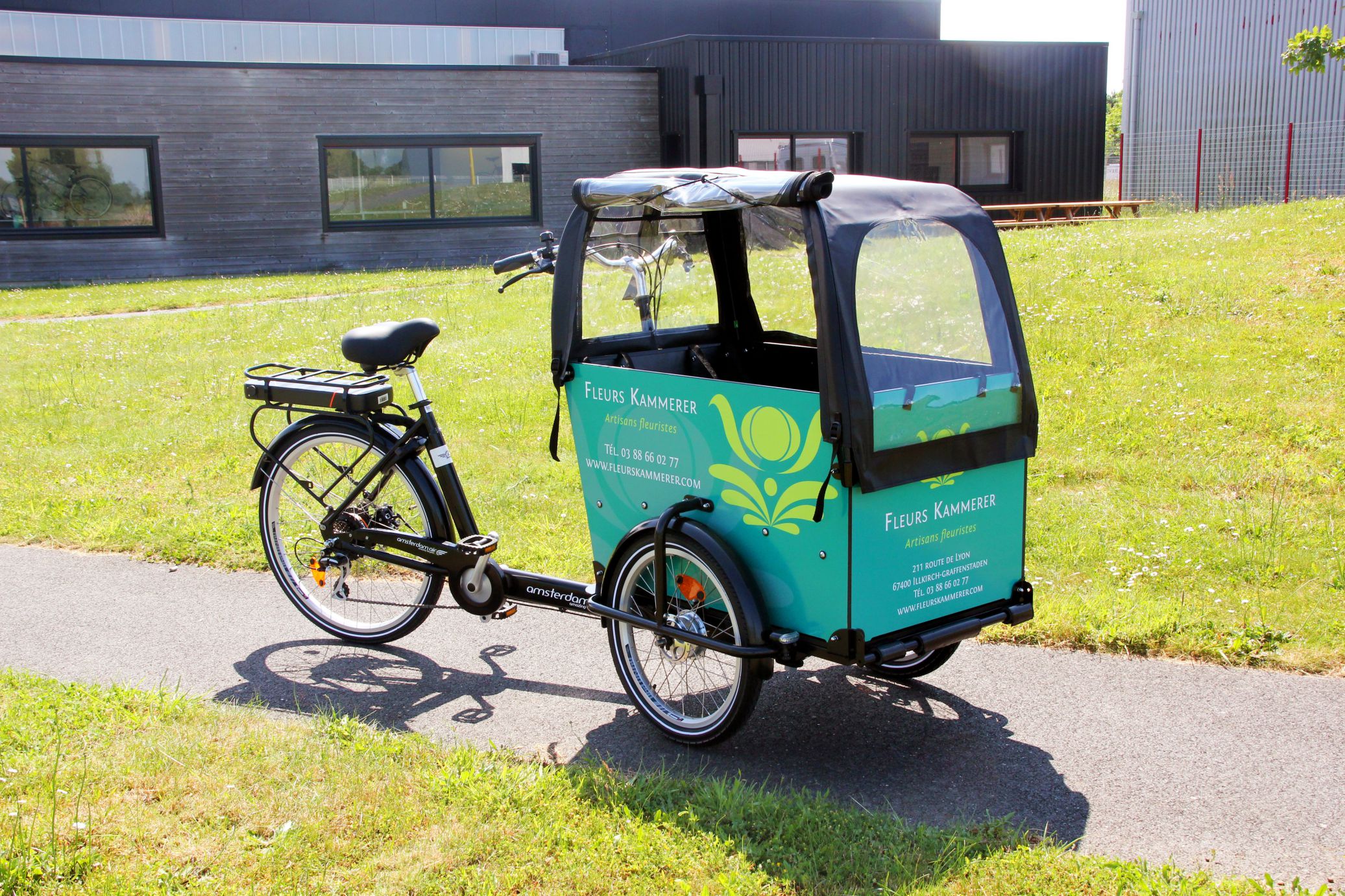Fleurs Kammerer - Triporteur électrique Smiley avec coffre personnalisé
